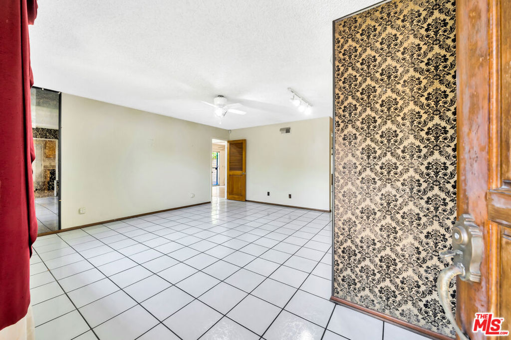 1856 Glenpark Street