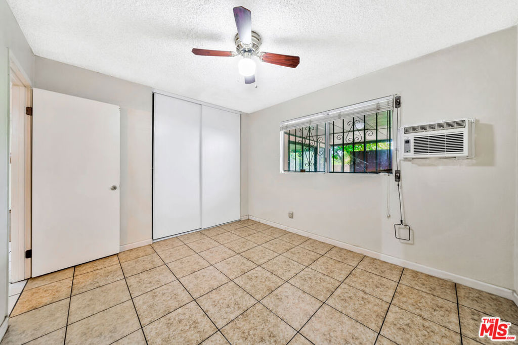 1856 Glenpark Street