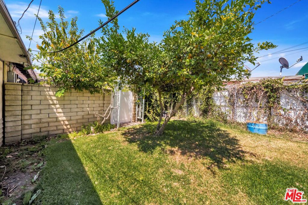 1856 Glenpark Street