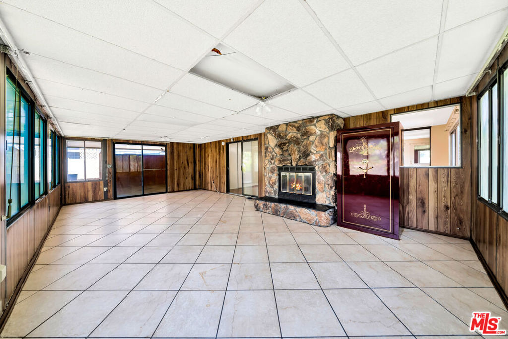 1856 Glenpark Street