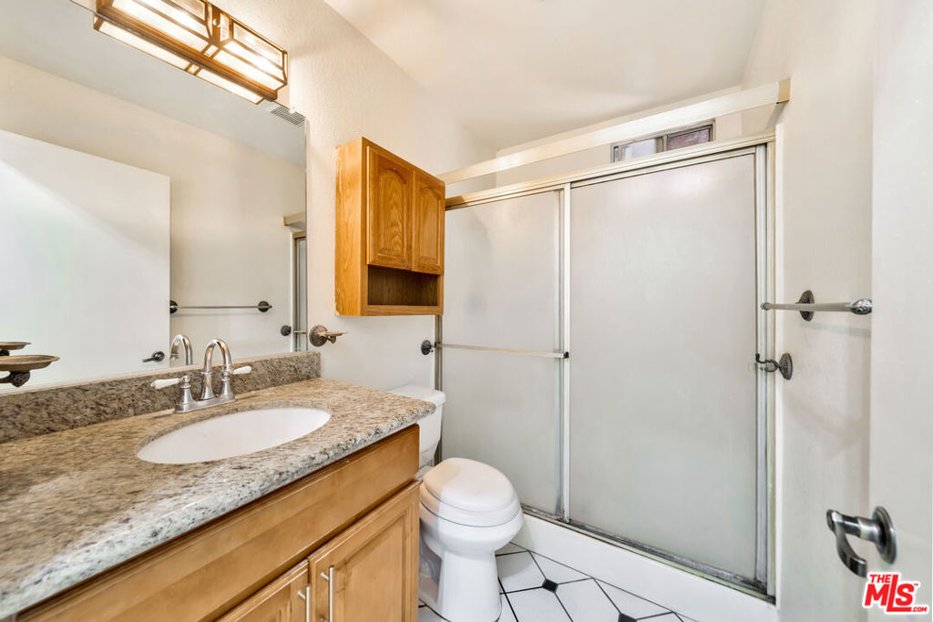 1856 Glenpark Street