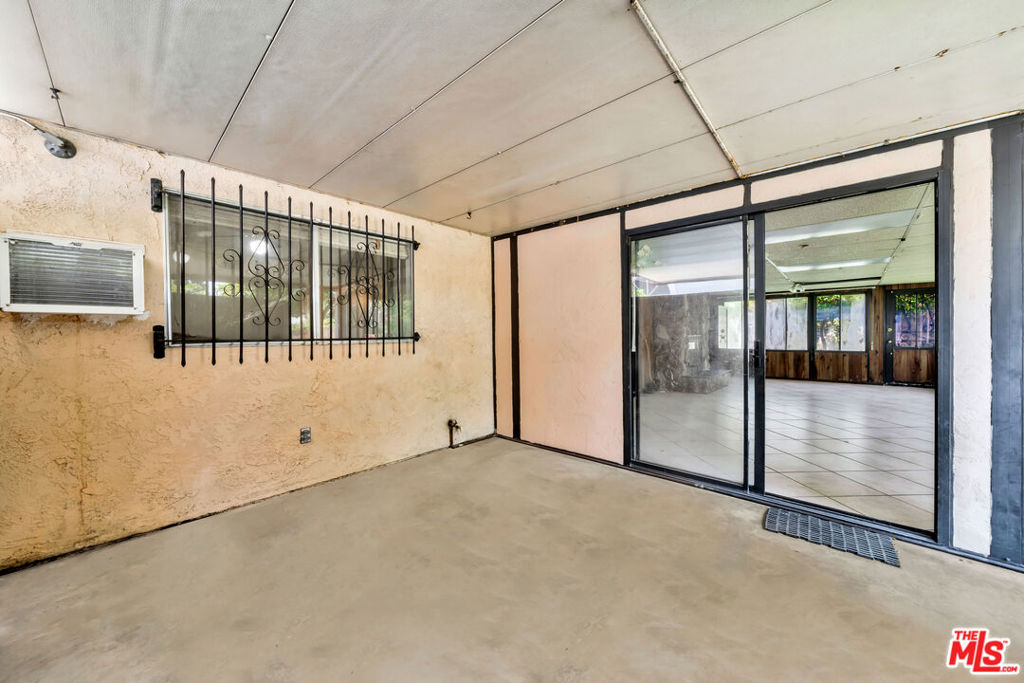 1856 Glenpark Street