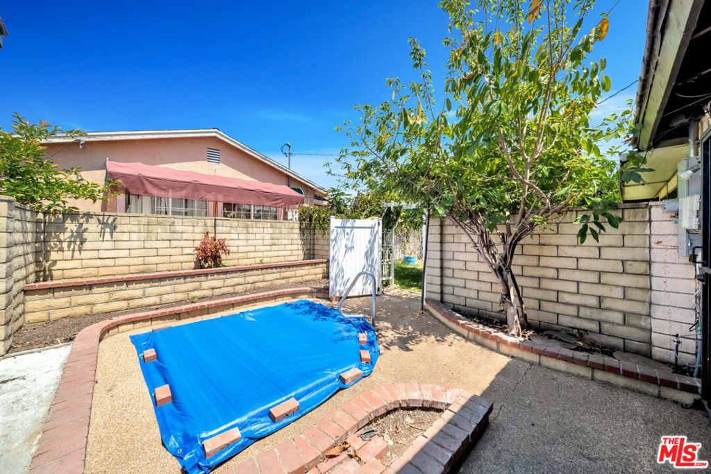 1856 Glenpark Street