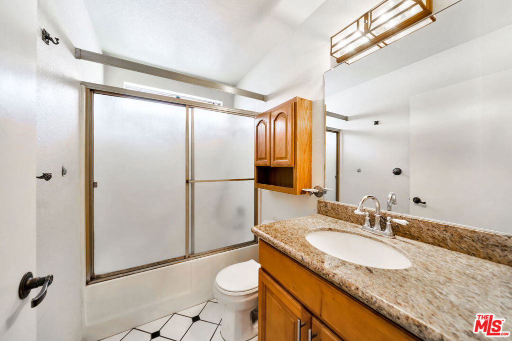 1856 Glenpark Street