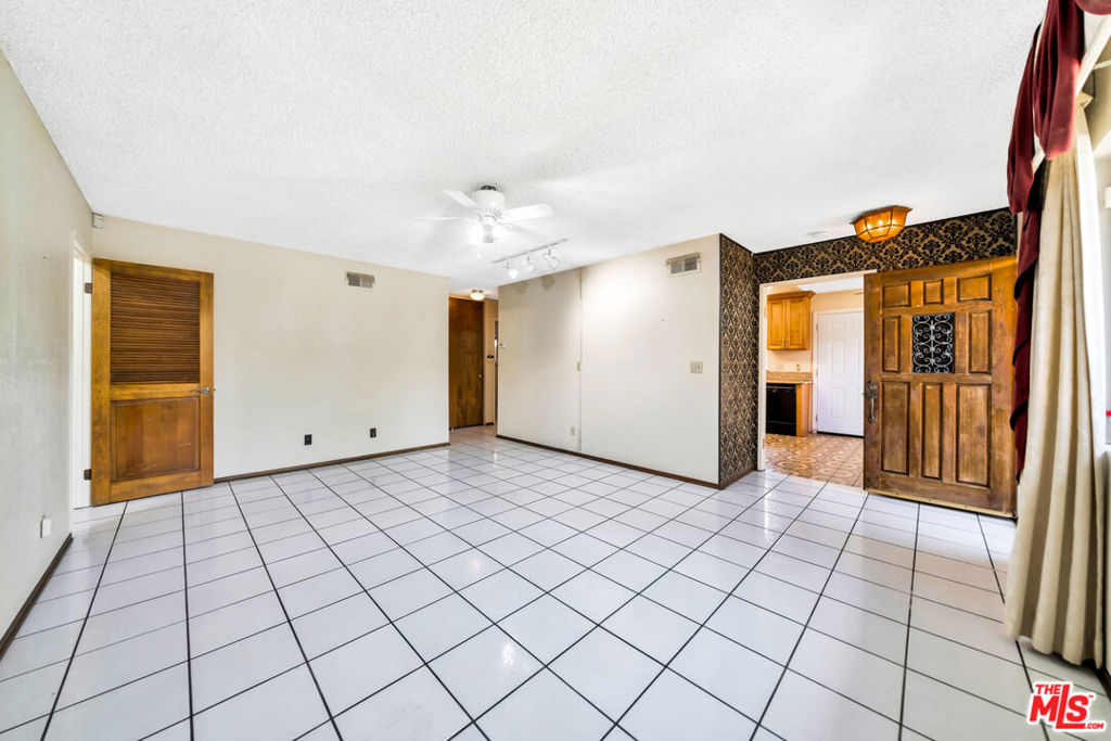 1856 Glenpark Street