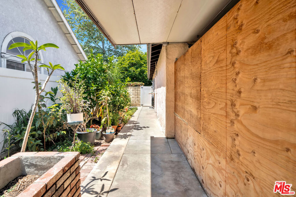 1856 Glenpark Street