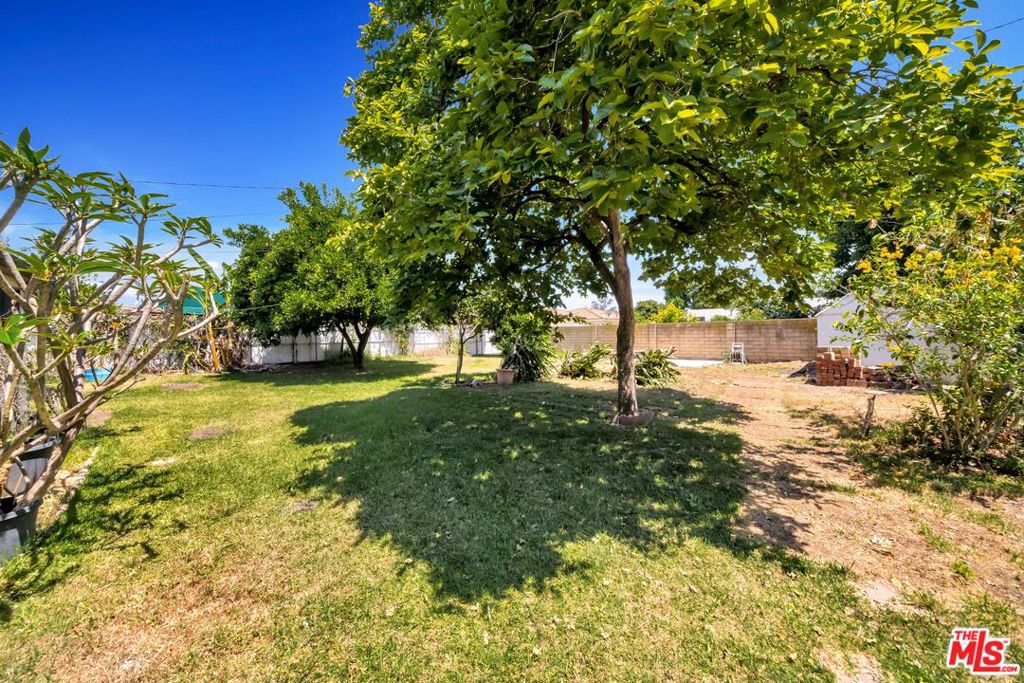 1856 Glenpark Street