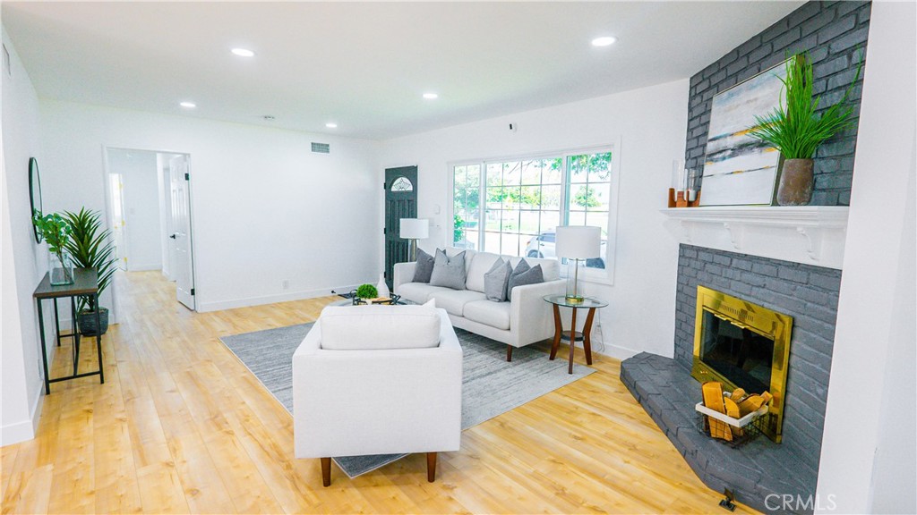 1206 E Cameron Avenue