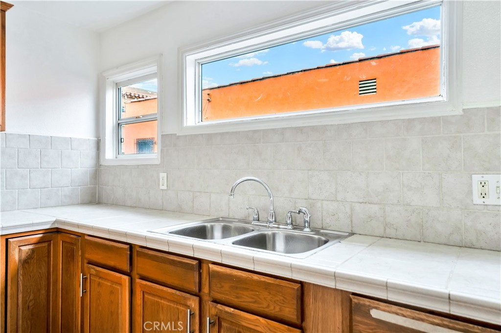 3941 S Van Ness Avenue