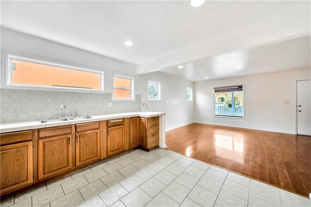 3941 S Van Ness Avenue