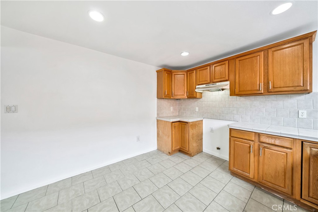 3941 S Van Ness Avenue