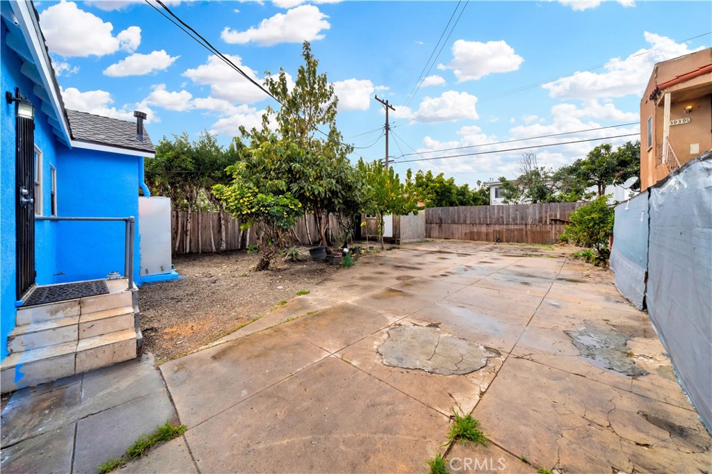 3941 S Van Ness Avenue