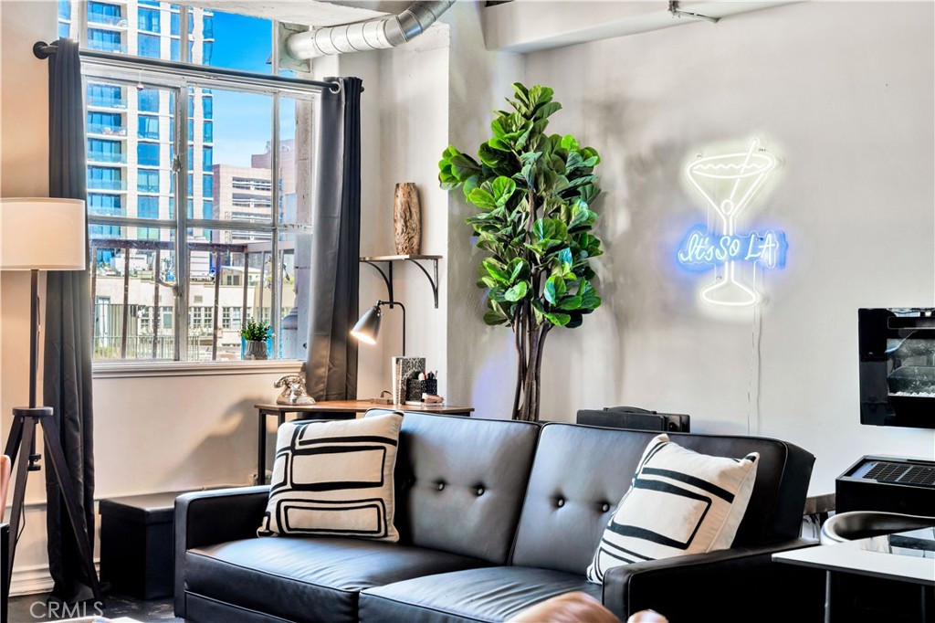 312 W 5th Street 1022