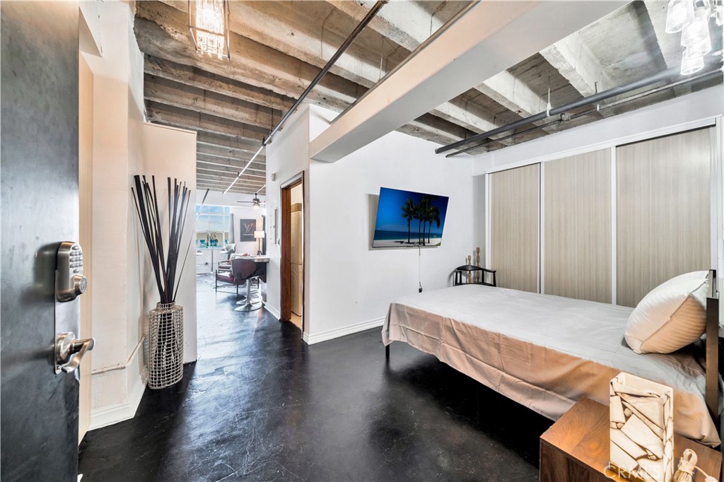 312 W 5th Street 1022