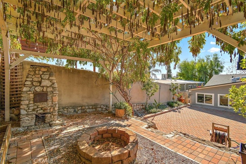 10618 Fitzroy Avenue