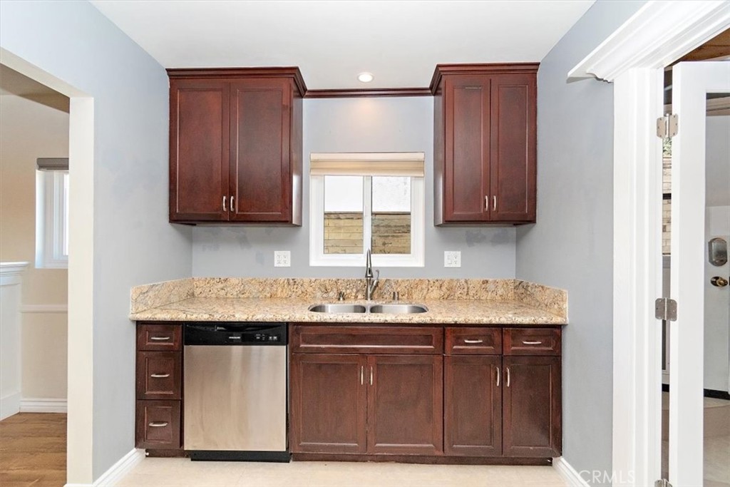 10618 Fitzroy Avenue