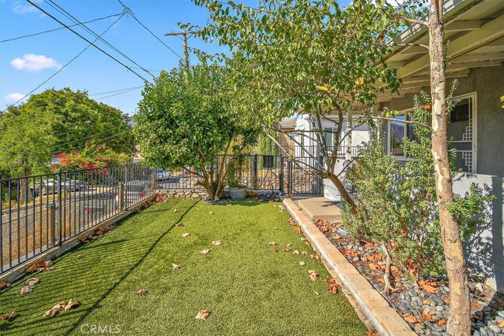 10618 Fitzroy Avenue