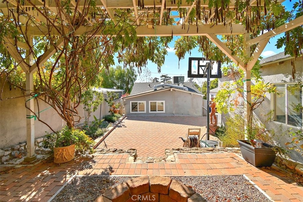 10618 Fitzroy Avenue