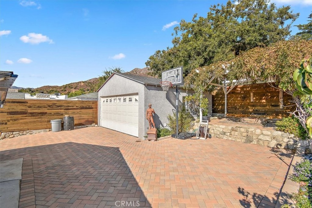 10618 Fitzroy Avenue