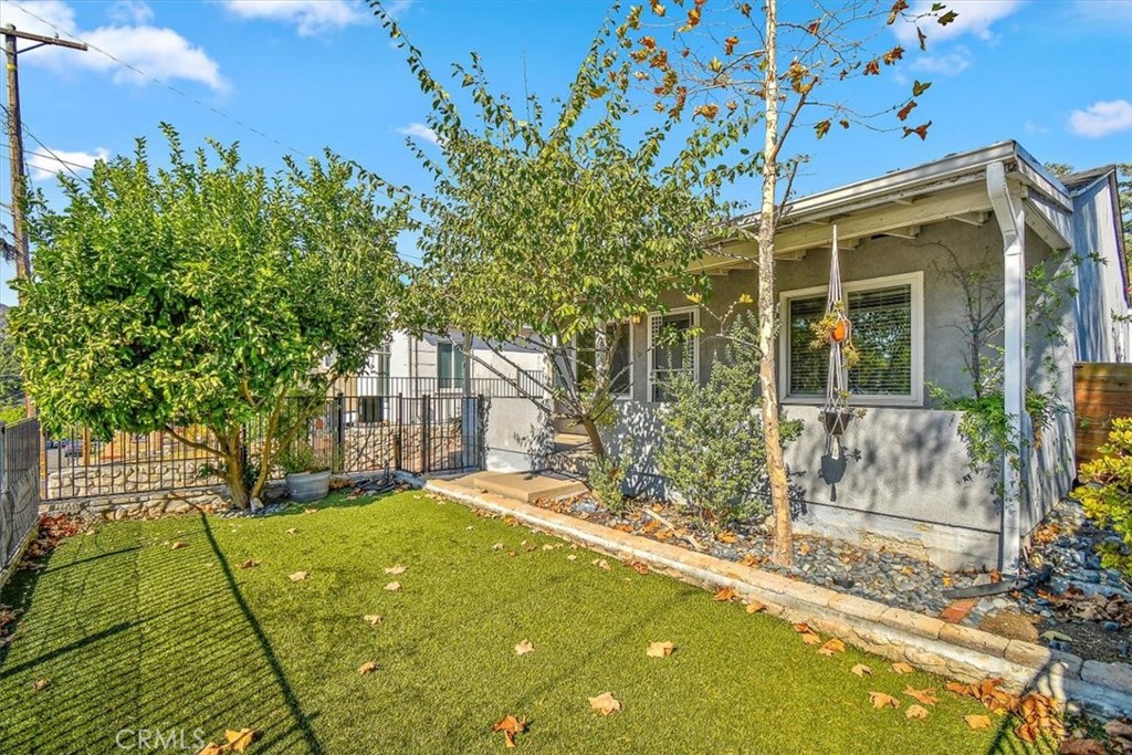 10618 Fitzroy Avenue