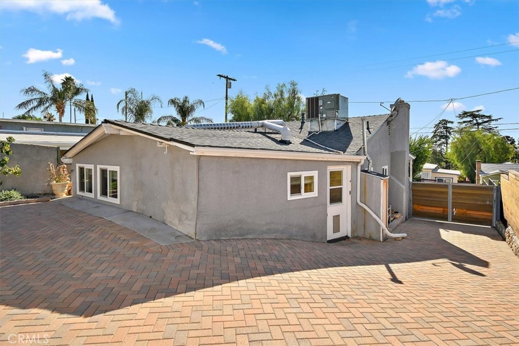 10618 Fitzroy Avenue