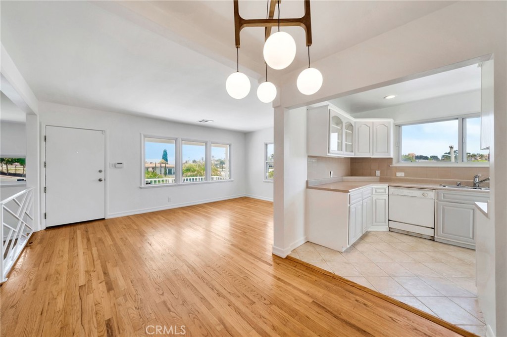 408 W Manchester Avenue