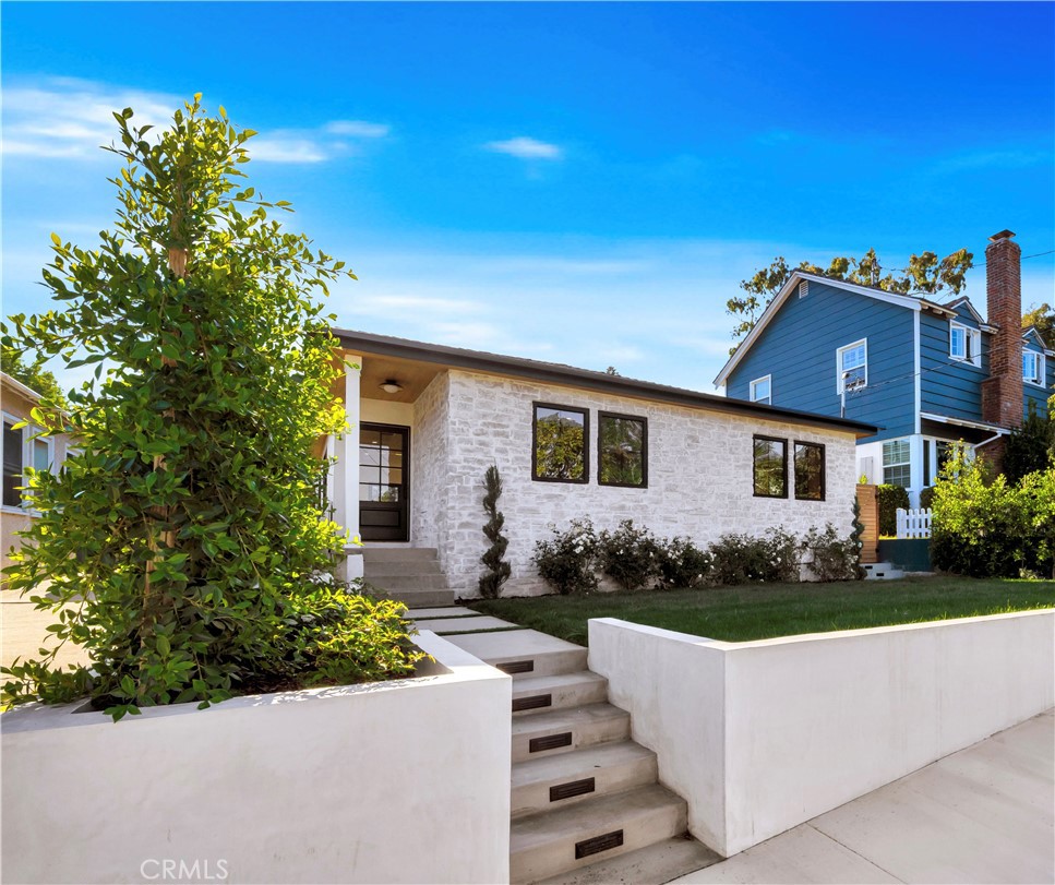 2605 N Poinsettia Avenue