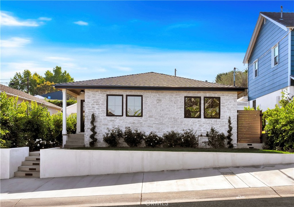 2605 N Poinsettia Avenue