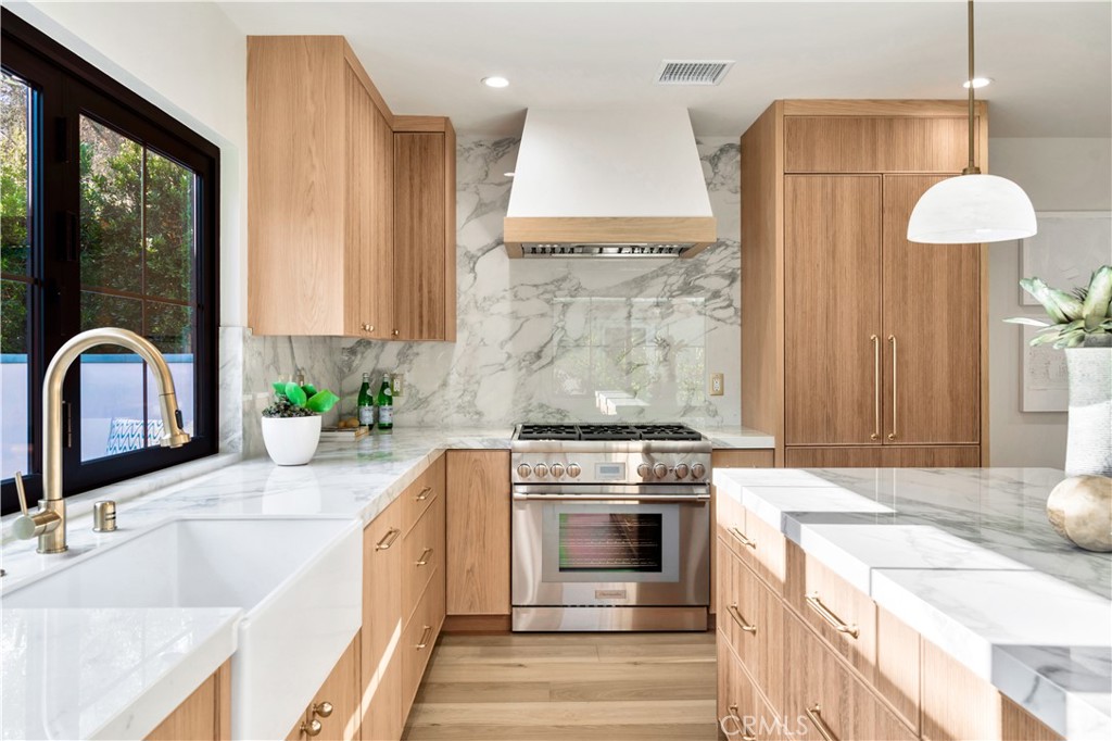 2605 N Poinsettia Avenue