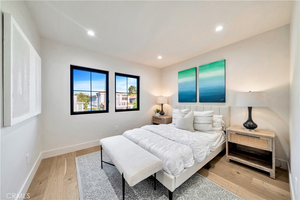 2605 N Poinsettia Avenue