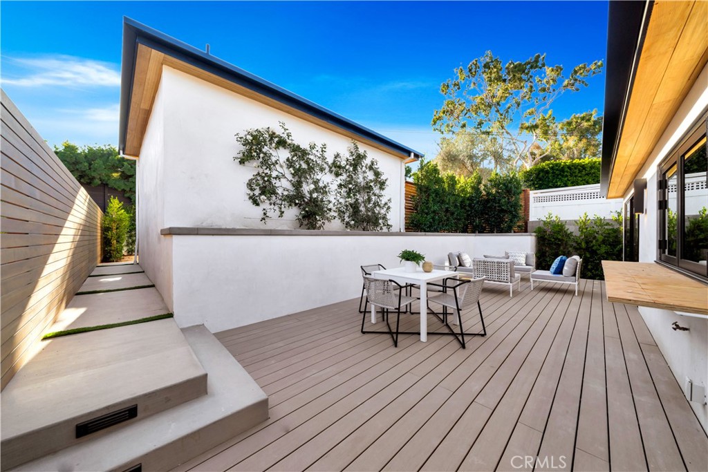 2605 N Poinsettia Avenue