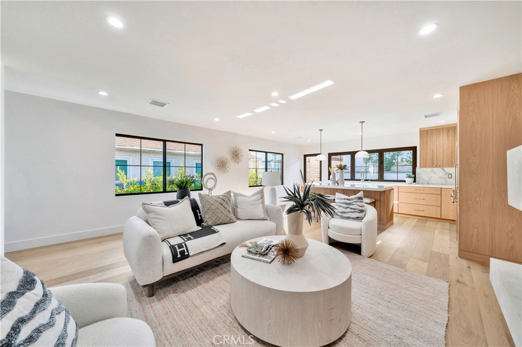 2605 N Poinsettia Avenue