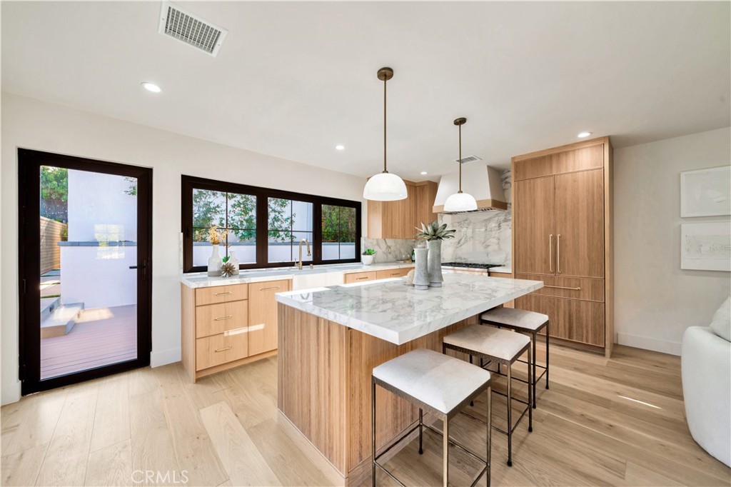 2605 N Poinsettia Avenue