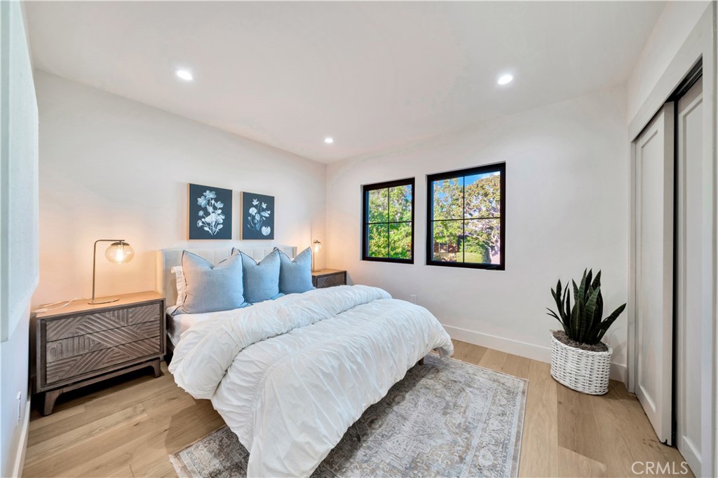 2605 N Poinsettia Avenue