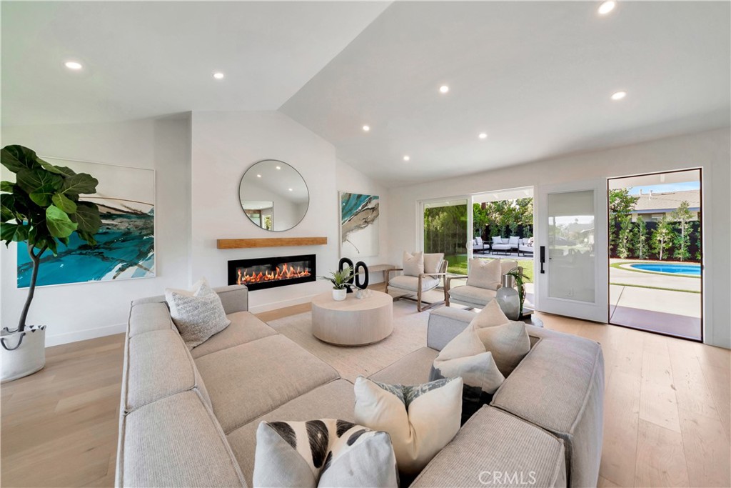 2613 W Chanticleer Road