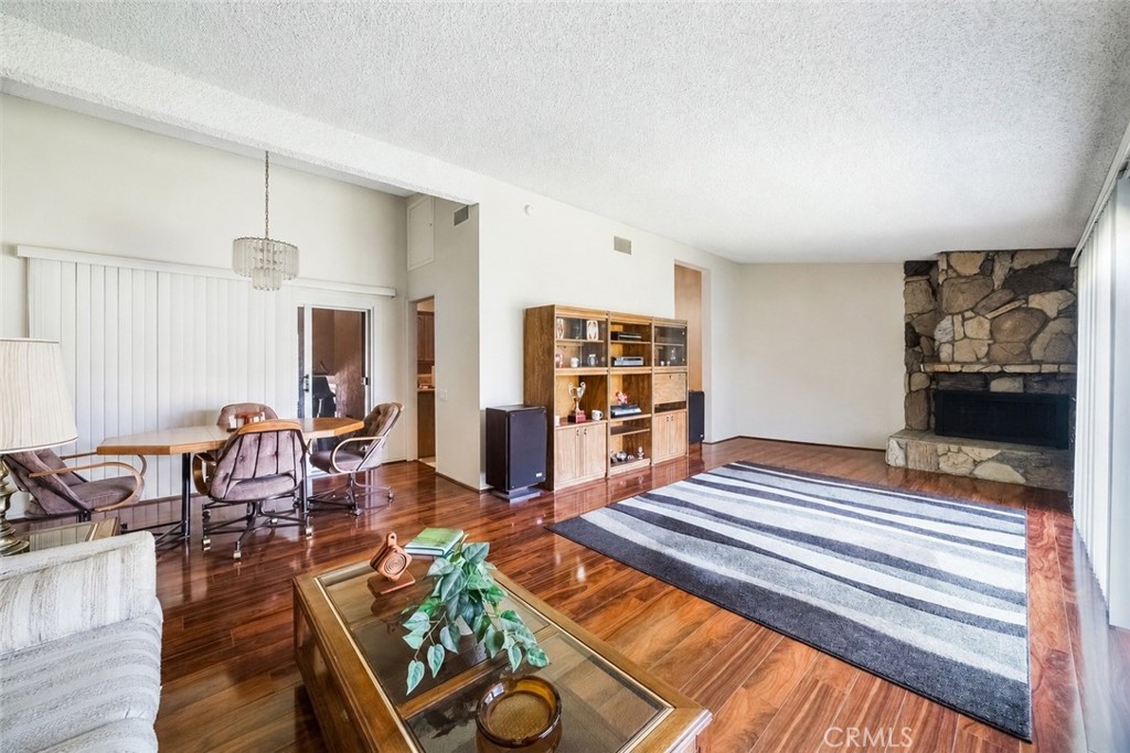 3500 W Manchester 283