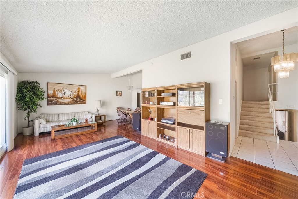3500 W Manchester 283