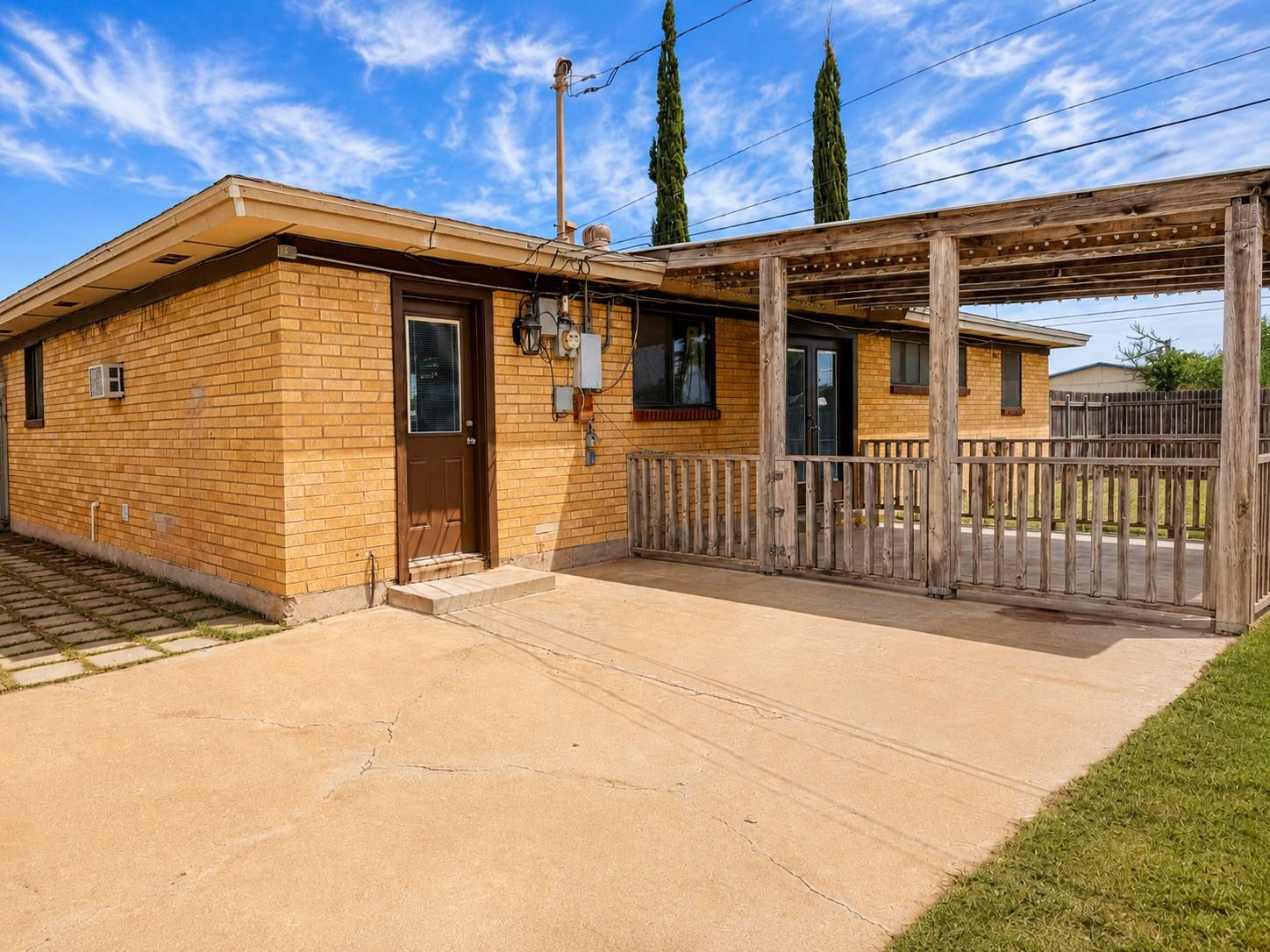 3901 Roosevelt Ave