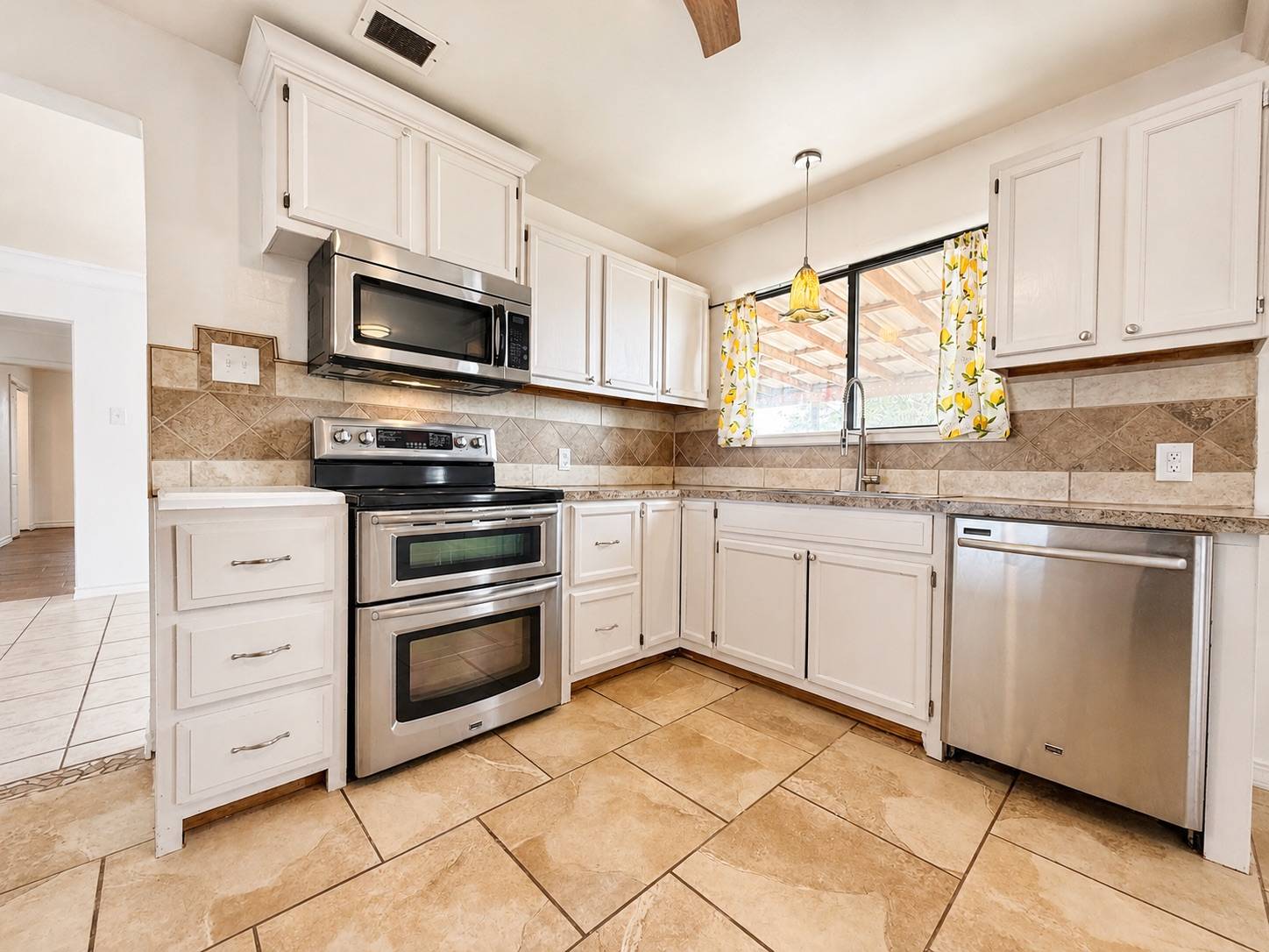 3901 Roosevelt Ave