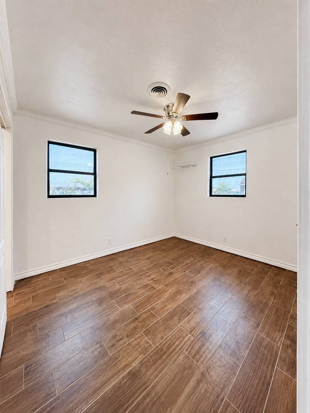 3901 Roosevelt Ave