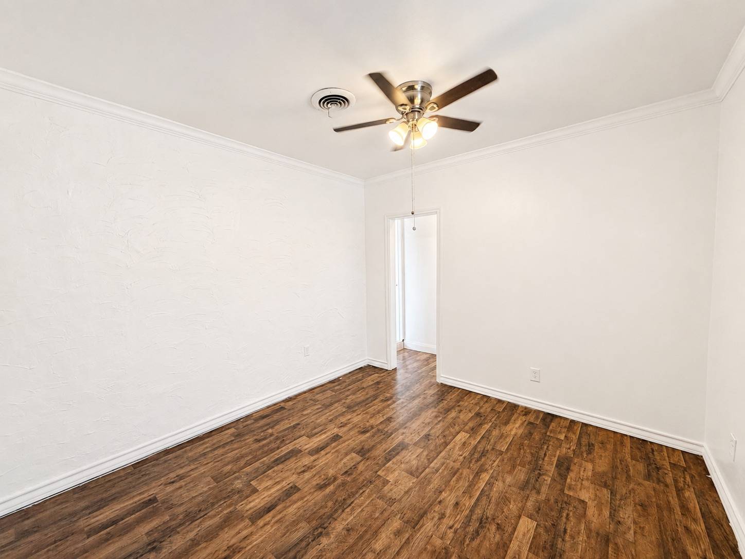 3901 Roosevelt Ave