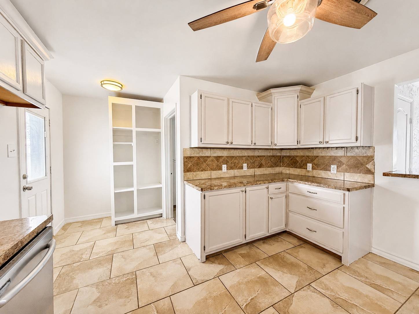 3901 Roosevelt Ave