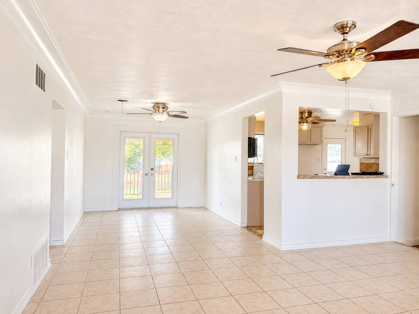 3901 Roosevelt Ave