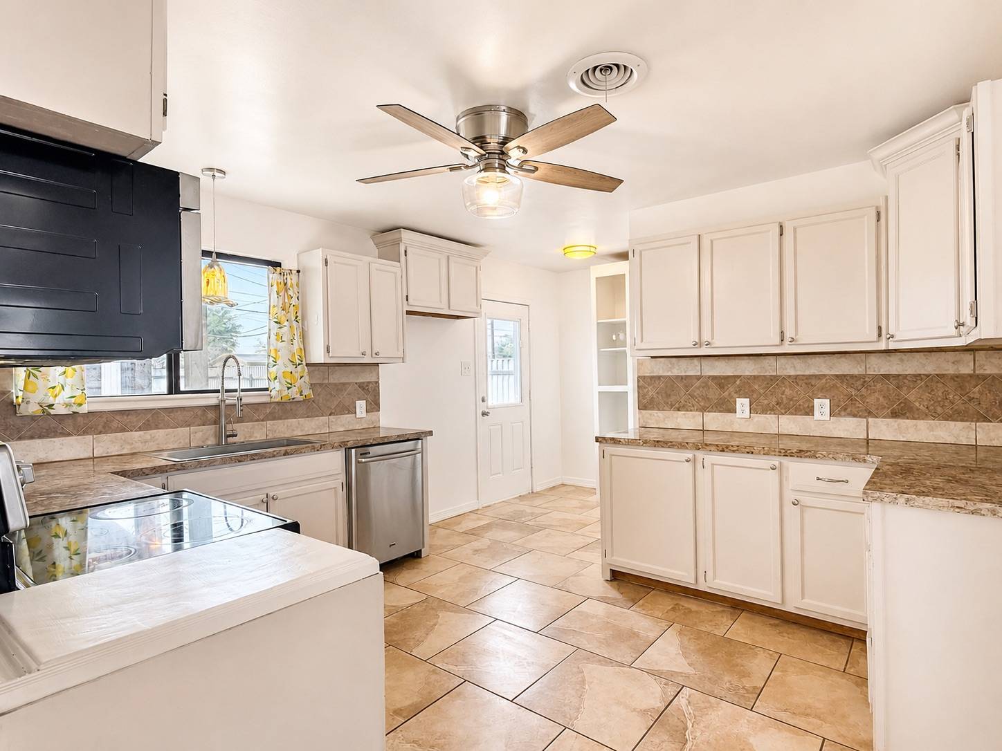 3901 Roosevelt Ave