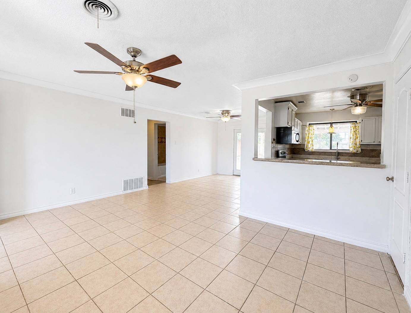 3901 Roosevelt Ave
