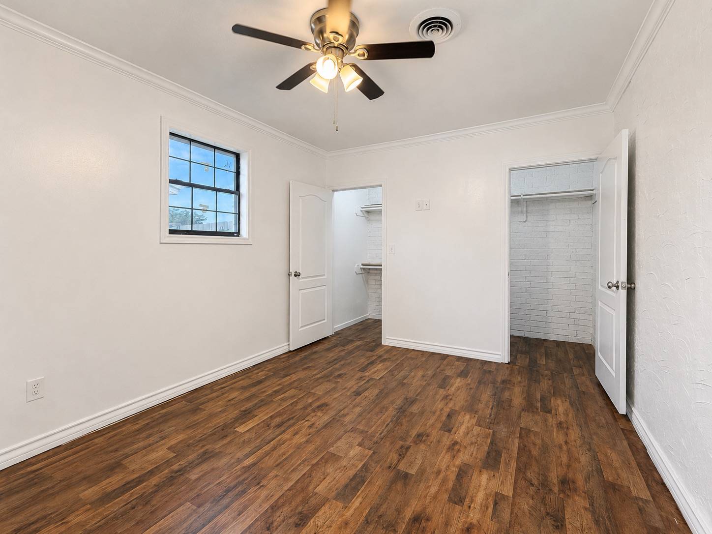 3901 Roosevelt Ave