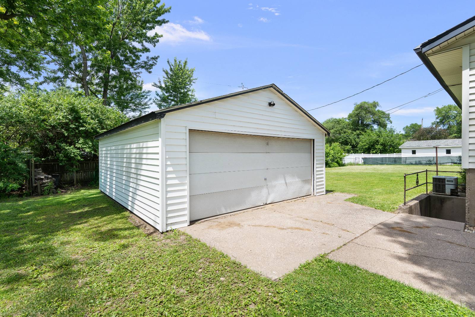 2602 Greenway Dr