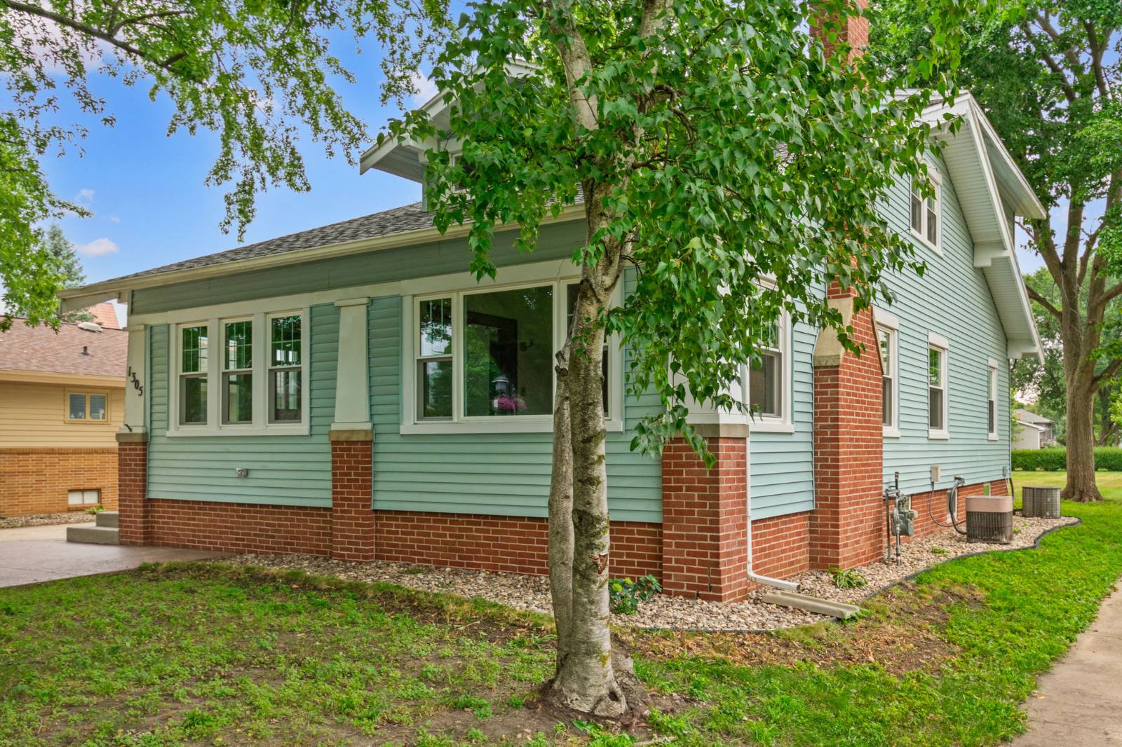 1305 Grand Ave