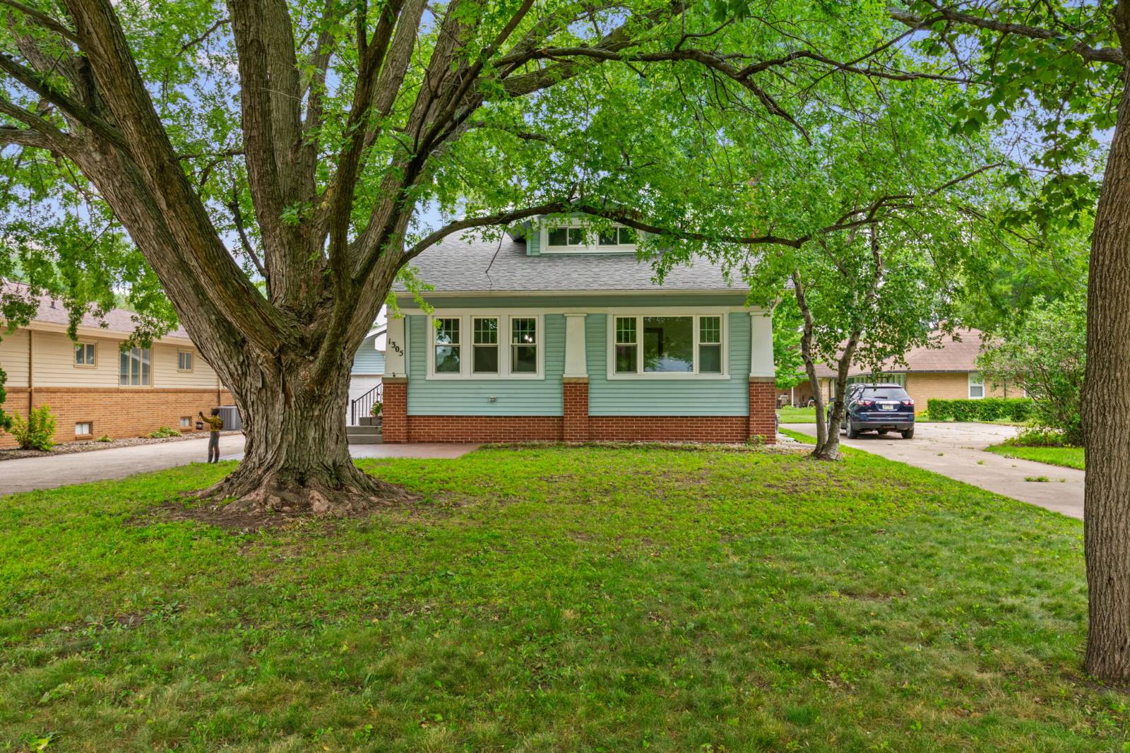 1305 Grand Ave