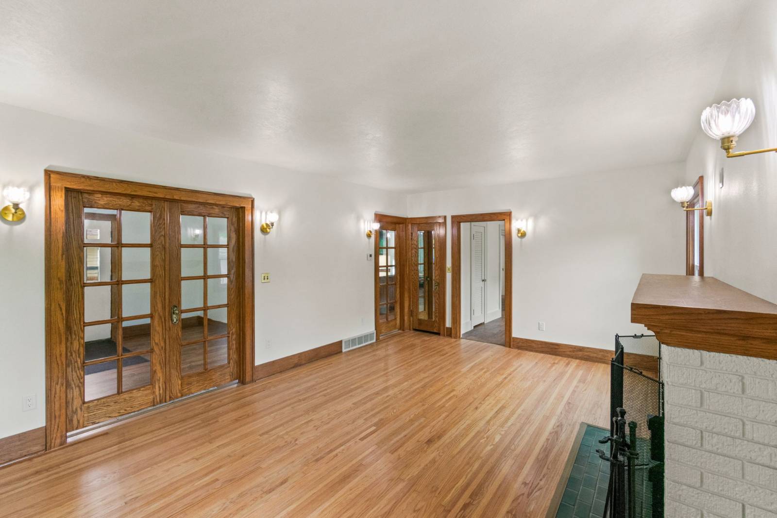 1305 Grand Ave